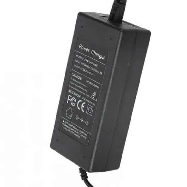 Chargeur trottinette électrique 54.6V 2A 5.5 mm